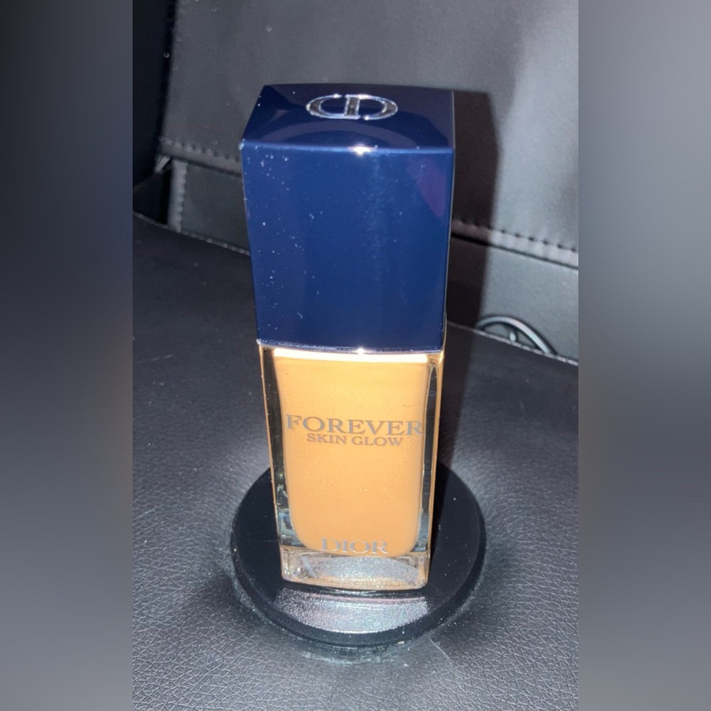Dior Forever Skin Glow Foundation. Brand new. No box. Shade 5w